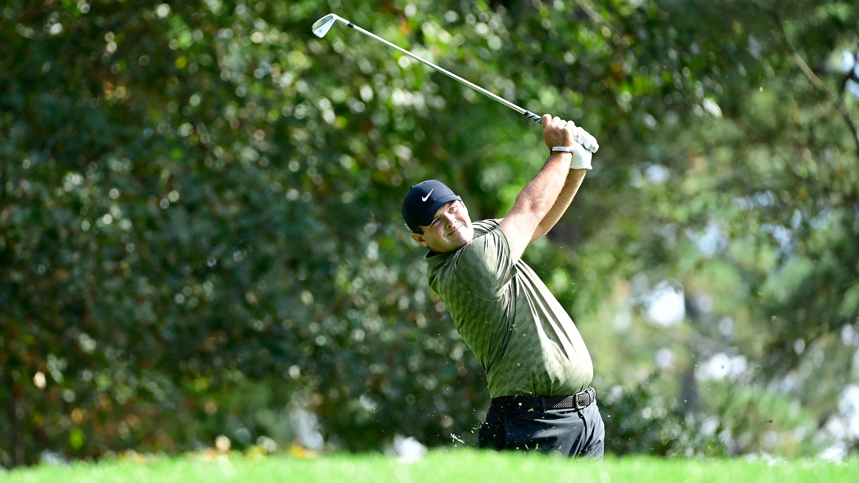 masters-champion-patrick-reed-plays-his-stroke-from-the-no-4-tee