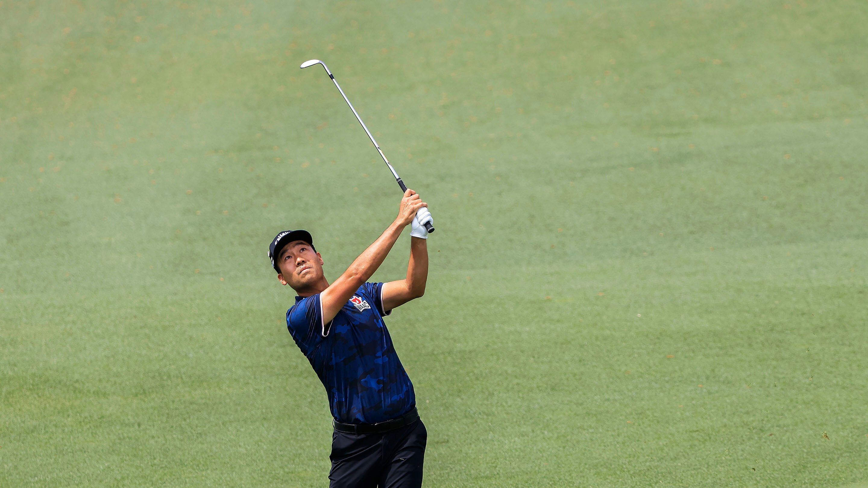Kevin Na plays a stroke on the No. 2 hole during the final round of the Masters at Augusta